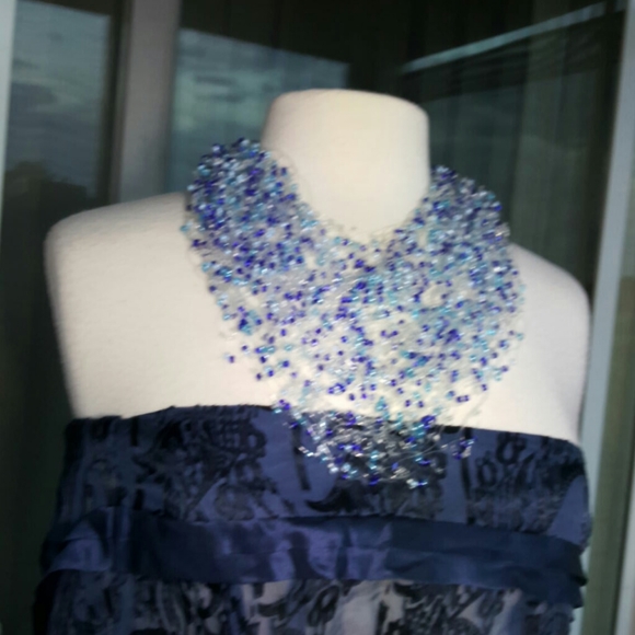 Elegant Bib Necklace - Picture 2 of 3